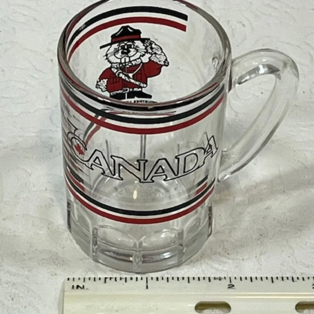 Mini-mug Shot Glass Canada Bear Mountie Red Black 2oz France